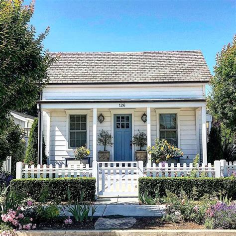 Pin by Little Yellow Cottage on ***Curb Appeal*** | Cottage exterior, Dream cottage, Cottage