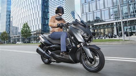 Read what they have to say and what they like and quick for what it is, with the standard pipe it topped out at 85mph (indicated), with the delkevik its been reading 90mph (indicated) but i backed off as well into. 2018 - 2020 Yamaha XMAX Pictures, Photos, Wallpapers ...