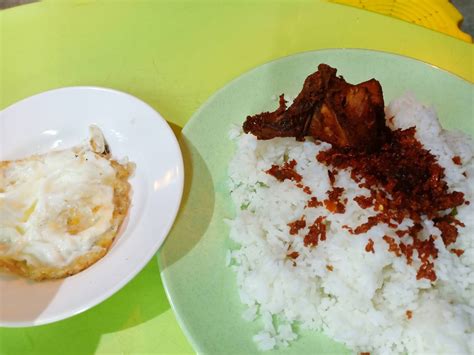 A comedy film directed by a razak mohaideen, starring chik pak man telo, nur risteena and qi razali in the lead roles. Dinner Dan Lunch di Nasi Kandar Utara, Chukai Kemaman ...