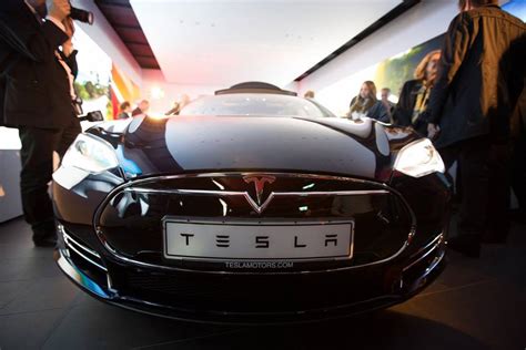 Dual Motor Tesla Model S Autopilot Feature Explained Autoevolution