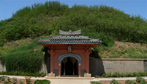 The World Complex Ancient Tombs Of China