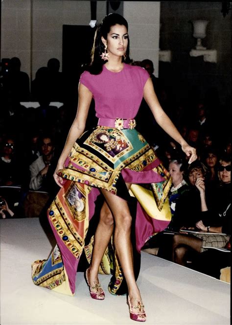 Versaces Most Iconic Runway Looks From The 90s Versace Fashion 90s