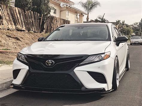 2018 Toyota Camry With 19x95 22 Aodhan Ds01 And 23535r19 Delinte D7