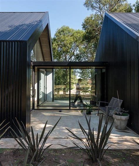 Morini Arquitectos Fits A Little Black House La Negrita Among A