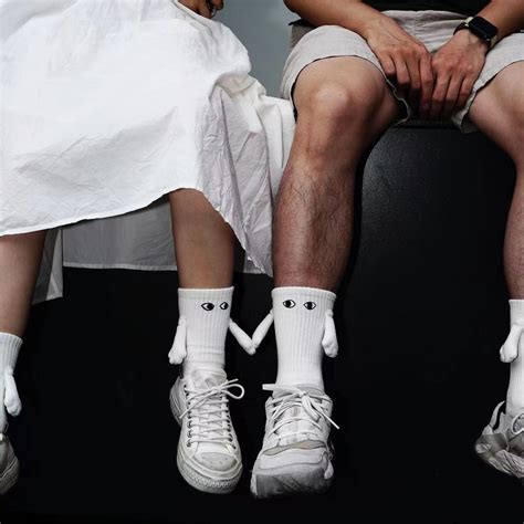 Cute Couple Socks Magnetic 3d Holding Hand Doll Socks Summer Men Women Mid Tube Socks Short