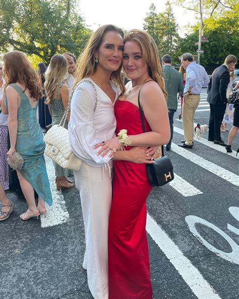 Brooke Shields Poses With Daughter Rowan 18 In Rare Photo As She Wears Actress 1998 Golden