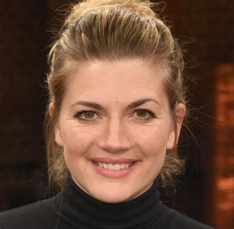 Does nina bott have tattoos? Nina Bott: Beim Stillen des Sohnes aus Café geworfen - WELT