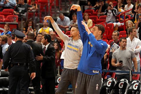Splash Bros Klay Thompson And Steph Curry Scored 27 Of The Warriors