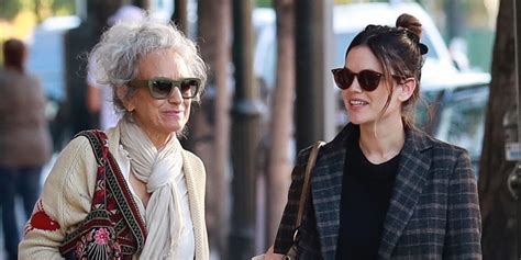 Rachel Bilson Grabs Lunch With Her Mom After Spending Holidays With