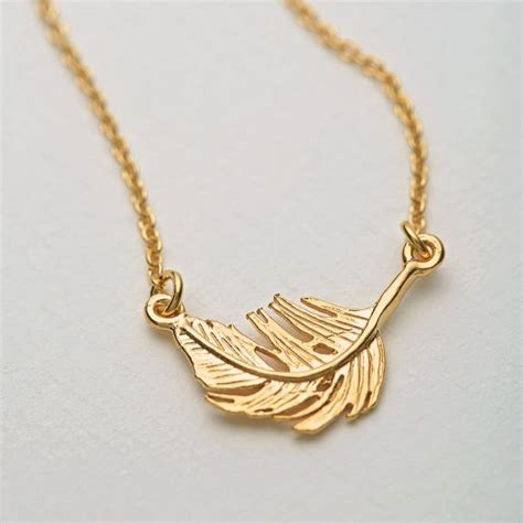 Discover alex monroe's universe, located in london, he gets his inspiration from nature to create poetic jewels. Little Feather Inline Necklace