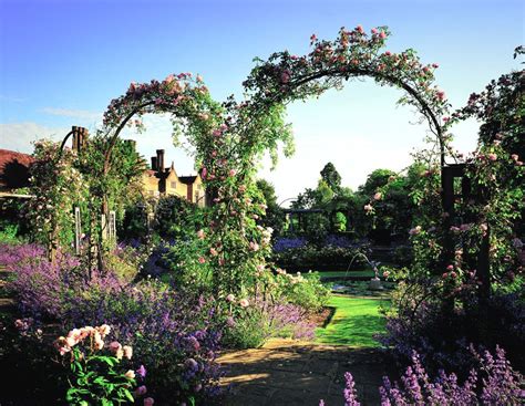 20 Secret Gardens In England By Katierowe View Of The Garden With