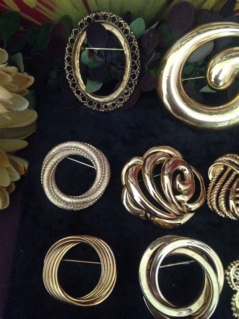 Lot Of Vintage Gold Tone Pins Round Vintage Brooches Bulk Pins Wholesale Jewelry Craft