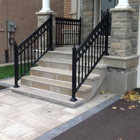 Seems like one, two, or three steps shouldn't be an issue. Pin by Mirjana on Porch Railings in 2020 | Porch railing ...