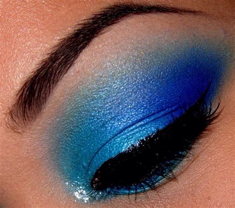 Blue Eyeshadow Makeup 🐳 Musely