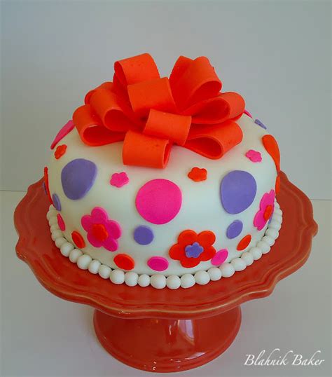 Cake Decorating Techniques With Fondant A Classic Twist