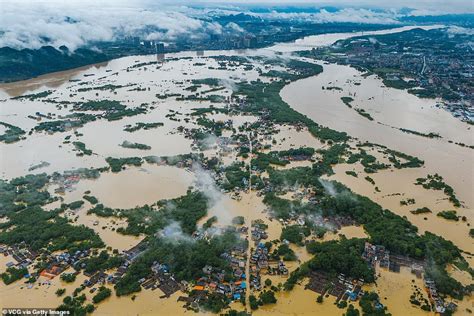 Chinas Once In A Century Floods Leaves 127 Million On Alert