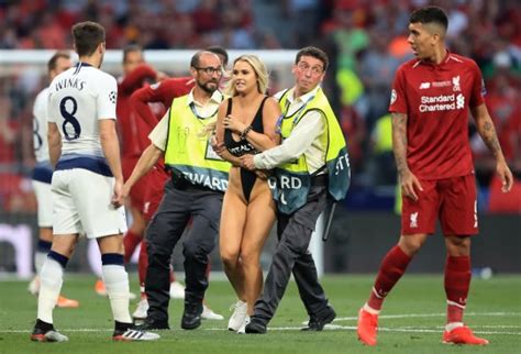 Kinsey wolanski claims she received 'flirty' messages from liverpool players after she invaded the pitch during the champions league final. Female pitch invader interrupts Champions League final ...