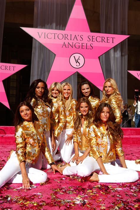 This Is What The Victoria S Secret Show Looked Like In 1997 2007 And Now