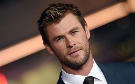 Chris Hemsworth Hollywood Film Actor Wallpaper Hd Wallpapers
