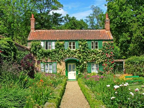 Stunning Country Cottage Gardens Ideas 19 Decorelated