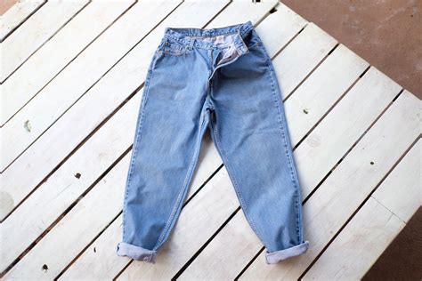 Vintage Levis 512 High Waist Slim Fit Tapered Leg Denim Mom Etsy Mom Jeans Vintage Levis