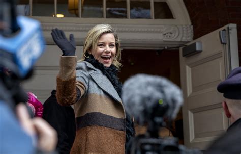 Elizabeth Banks Parades Through Harvard Square With The Annual Hasty