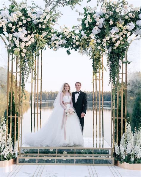 20 Modern Wedding Arches And Backdrops From Caramel Deer Pearl