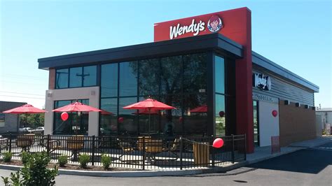 Wendys Restaurant Features ‘inviting Ultra Modern Design