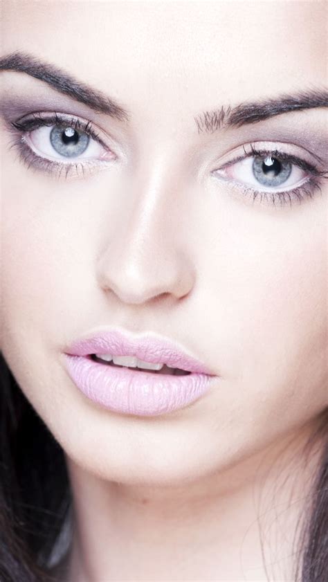 light make up look with pale pink lip pale pink lips pink lips wedding hair and makeup