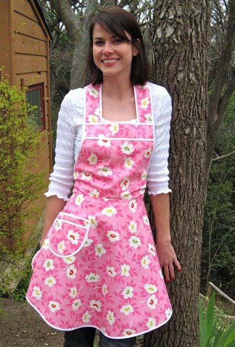 Why Not Be Pretty In A New Pink Apron Pretty Pink Swing Toss Print