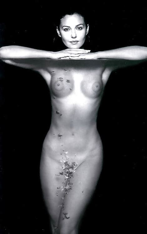 Hot Italian Celebrity Monica Bellucci Butt Naked 14 Pics