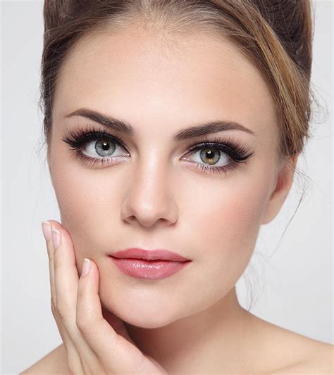 I used selena gomez as reference. 2 Perfect Eyebrow Shape Ideas For Oval Face Shapes