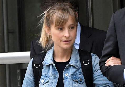 Allison Mack Smallville Actress Accused Of Sex Trafficking Freed On