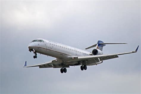United Express Bombardier Crj 700 Landing In Toronto Editorial Stock
