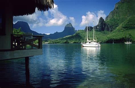 Mooreas Cooks Bay Bungalow And Yachts Moorea Tahiti Moorea Tahiti
