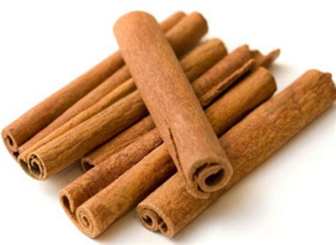 Kulit kayu manis adalah antara rempah yang biasa digunakan dalam masakan melayu. 12 Tanaman Sebagai Bahan Parfum dan Kosmetik