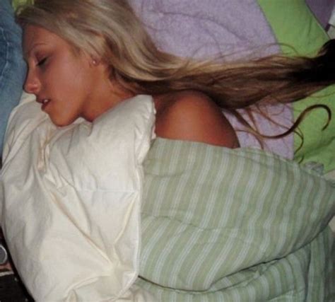 Photos Of Girls Sleeping 16 Pictures Everything Mixed