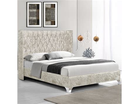 • strucuture en mélamine blanc • tête de lit 22 mm brillant avec motif • pieds en plastique blanc. Lit capitonné grand tête de lit focuse - beige - 160x200 - Vente de Lit adulte - Conforama