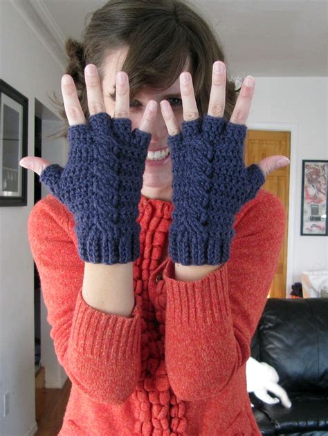 Fingerless gloves knitting patterns if you're looking for an easy way to fight off the chilly weather, these fingerless gloves knitting patterns are exactly what you need. TeaBeans: Spiral Molly Floves Pattern