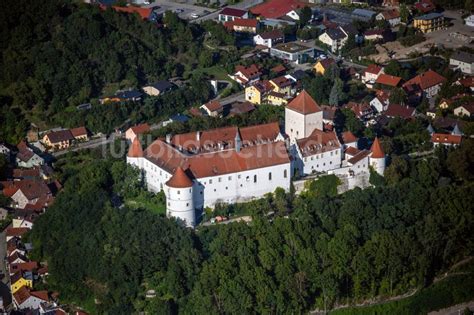 Wörth an der Donau aus der Vogelperspektive Burganlage des Schloss