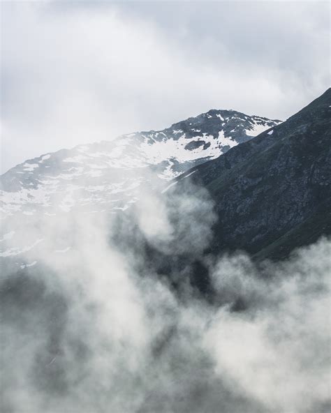Foggy Mountain · Free Stock Photo
