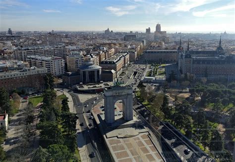 Madrid is distinguished by some extraordinarily beautiful plazas, but plaza mayor is easily the king. Faro de Moncloa observation deck : Madrid | Visions of Travel