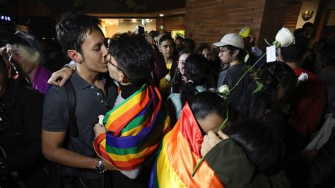 Colombians Stage Kiss A Thon In Support Of Lgbt Rights Fox News