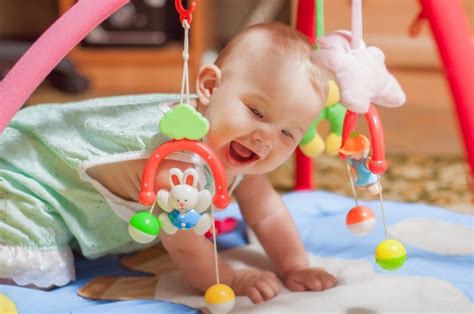 ¡sal a decir truco o. Juegos para niños de tres a seis meses: ¿Cómo estimulo a ...