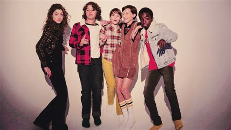 Natalia Dyer And Stranger Things Cast For Teen Vogue 2016