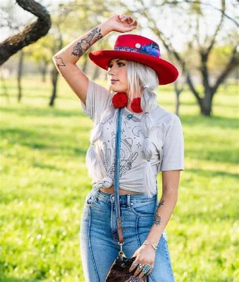 10 Stunning Cowgirl Hairstyles To Try In 2020 Hairstyle Camp