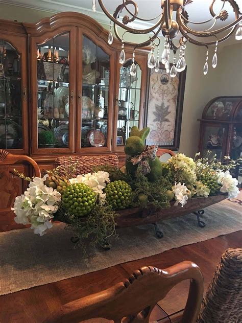 Create elegant dining table centerpiece with flowers. 26 Beautiful Decorating Ideas To Celebrate Spring Using ...