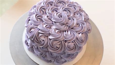 Les fans de succubus peuvent toujours se dire que quand lauren mourra, dyson pourra se remettre avec bo ! How to Make Rose Buttercream Icing Cake | Curious.com