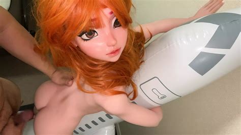 Pênis Pequeno Gozando Na Minha Boneca Sexy Nas Costas Abraçando Um Avião Inflável Elsa Babe
