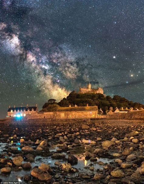 Amazingly gorgeous pictures of galaxy sparkling over St Michael's Mount ...